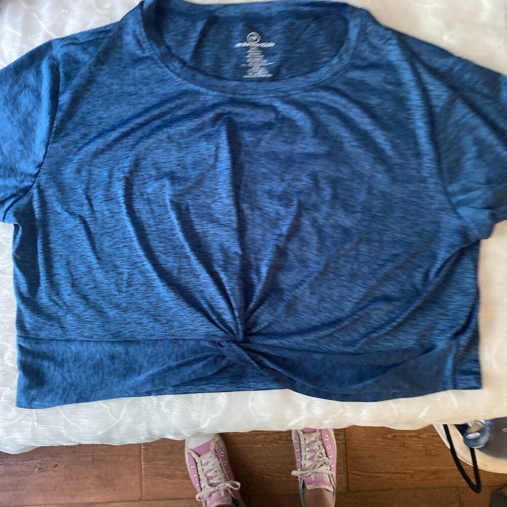 NWOT-Realessentials Workout Top - Picture 5 of 5